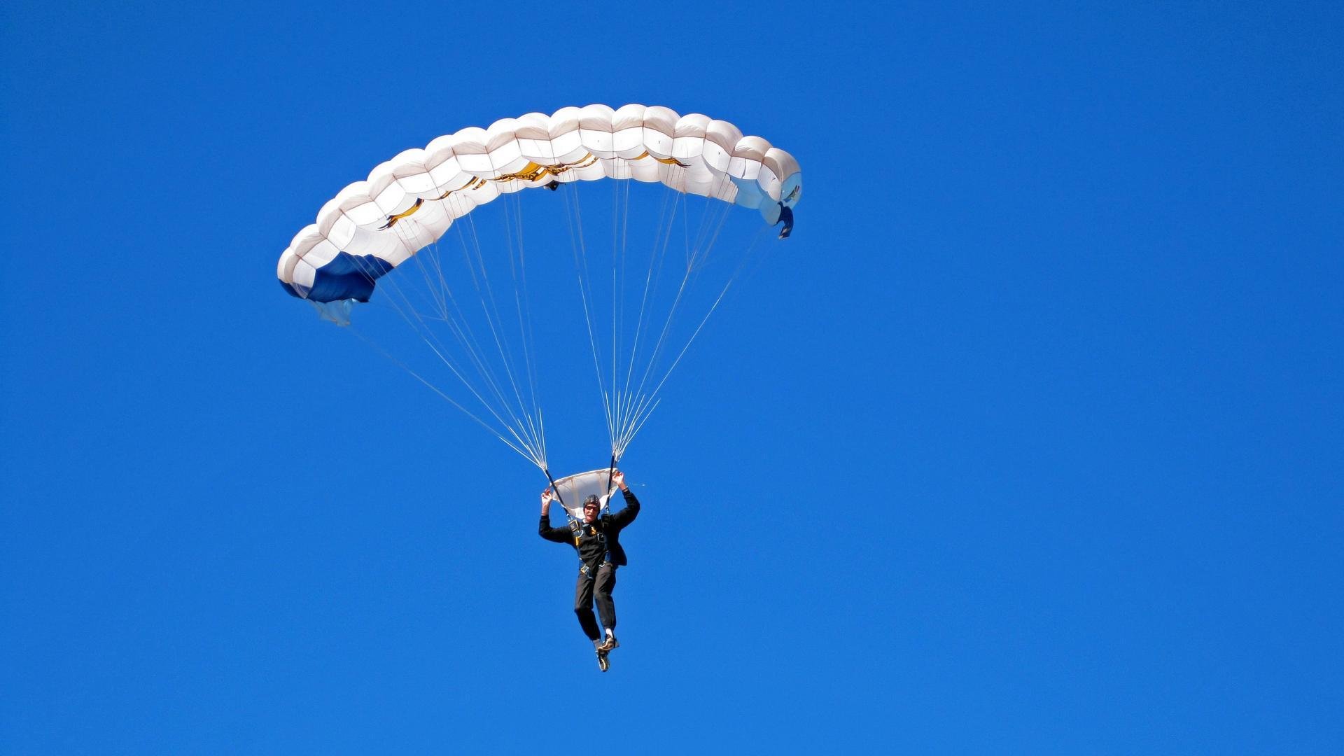 当乔治化身孤胆游侠，勇士王朝余晖下的新王加冕礼